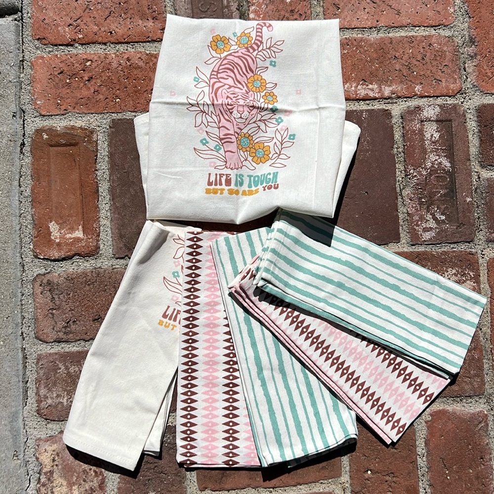 Folkulture 2 setts of 3 napkins total 6.🐅